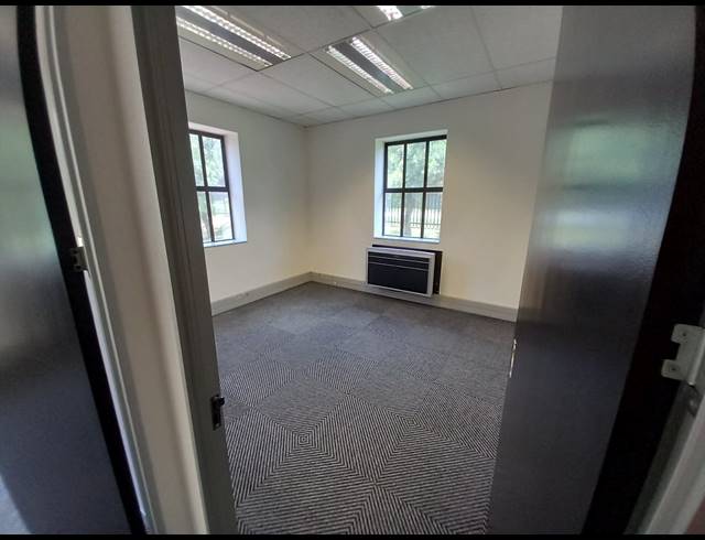 631M² OFFICE TO LET IN BRYANSTON